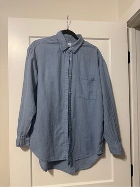 Aritzia Community Casual Light Blue Long-Sleeve Button-Down Shirt Size Medium